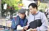 Thăm hội sách mùa Xuân Thăng Long tại hồ Văn